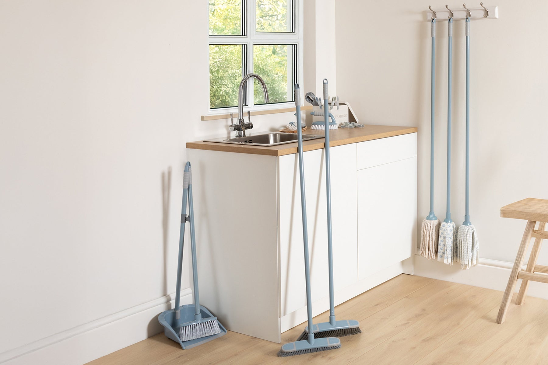 Brushes & Mops