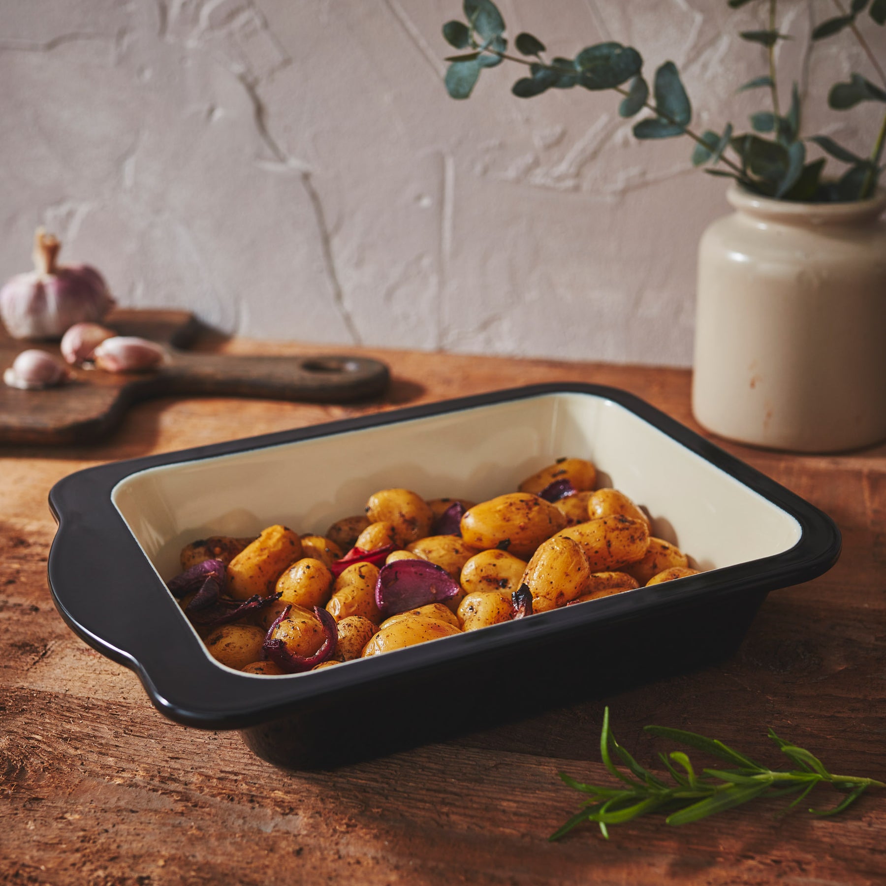 PFAS Free Baker & Salt Country Enamel Two-Tone Premium Steel 22cm Baking Dish – Black/Cream
