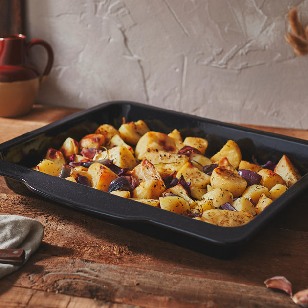 PFAS Free Signature Enamel Handled 37cm Roaster