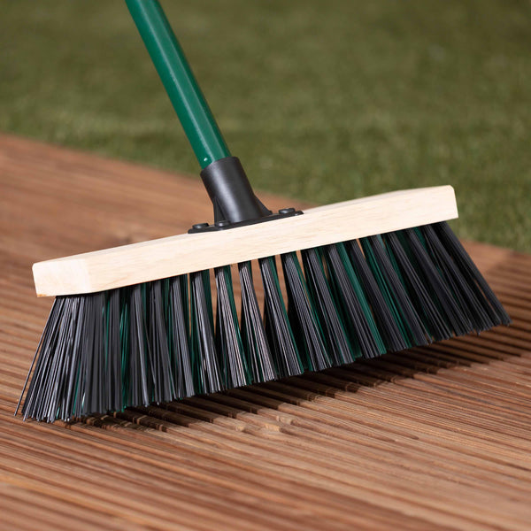 BetterWare Outdoor Brushware 13" Stiff Yard Broom with 137cm Heavy-Duty Handle